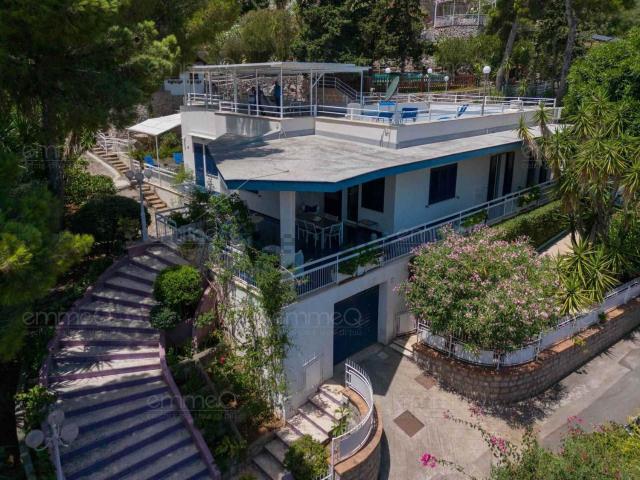 Case e ville in vendita di 284 m² in Via delle Caravelle, 4