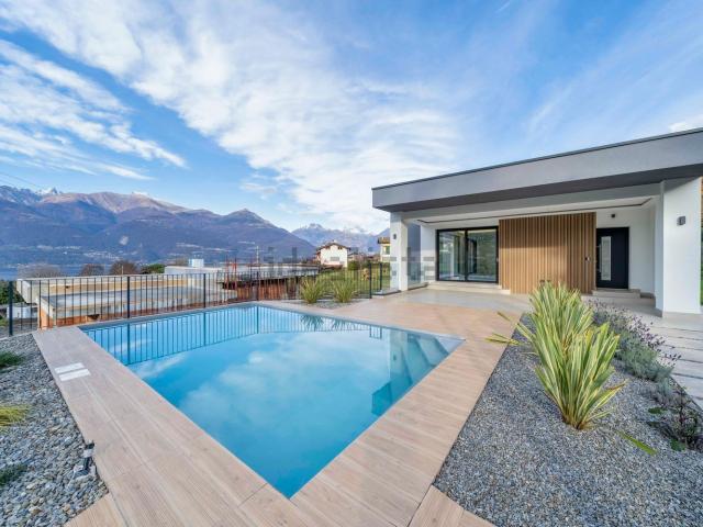 Case e ville in vendita di 284 m² in Via Perlino