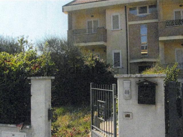 Case e ville in vendita di 284 m² in Via Pietro Nenni