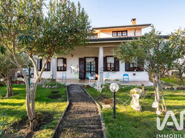 Case e ville in vendita di 284 m² in Via Vaschi