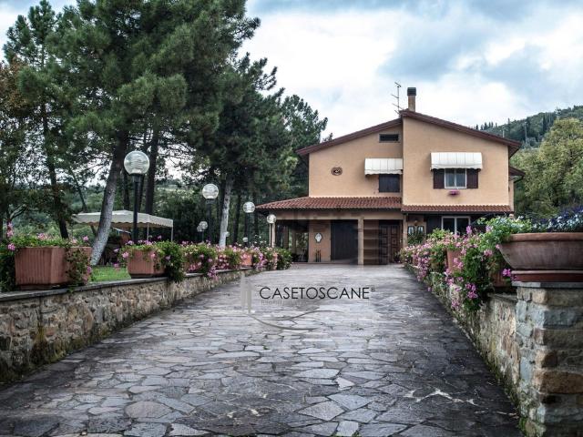Case e ville in vendita di 285 m²