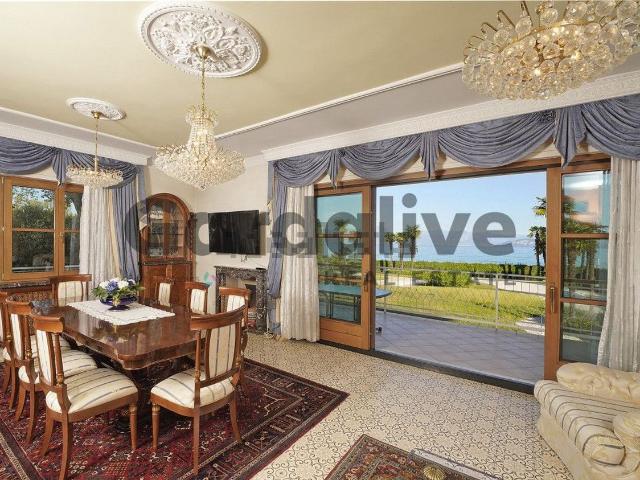 Case e ville in vendita di 285 m² in Via Miralago, 12