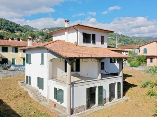 Case e ville in vendita di 285 m²