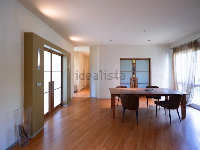 Case e ville in vendita di 285 m² in Via al Lago, 19