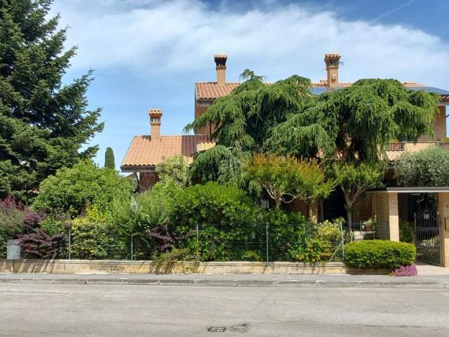 Case e ville in vendita di 285 m² in Via G. Boccaccio