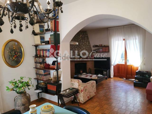 Case e ville in vendita di 285 m² in Via Gerolamo Sambiase