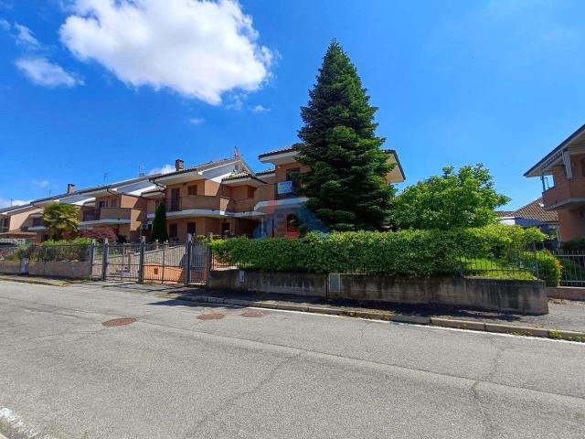 Case e ville in vendita di 285 m² in Via Don Amilcare Merlo, 4
