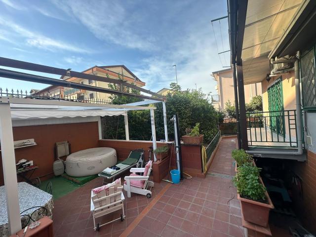Case e ville in vendita di 285 m² in Via degli Oleandri