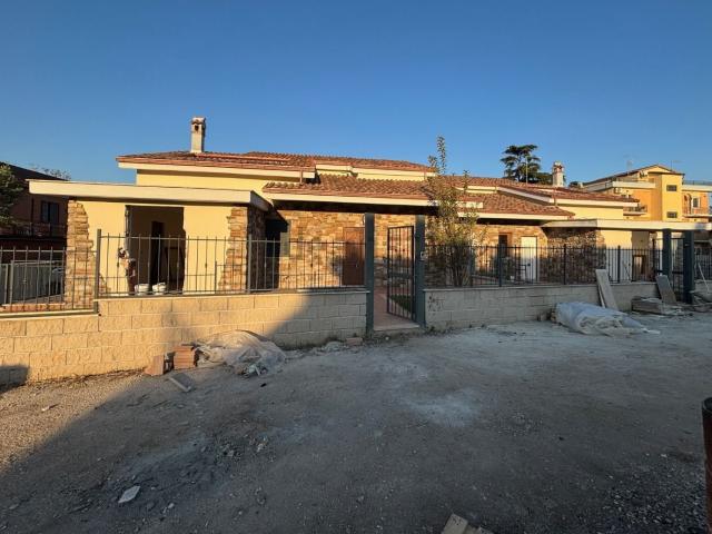 Case e ville in vendita di 285 m² in Via del Casale Antonioni