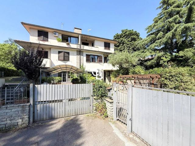 Case e ville in vendita di 285 m² in Via Po, 42