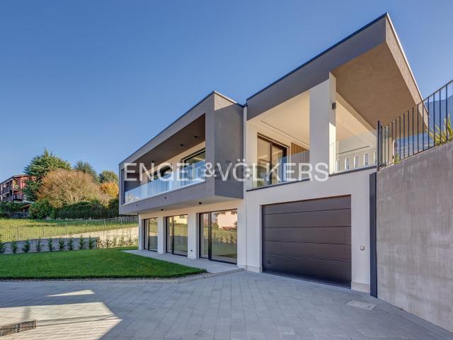Case e ville in vendita di 285 m² in Via Perlino