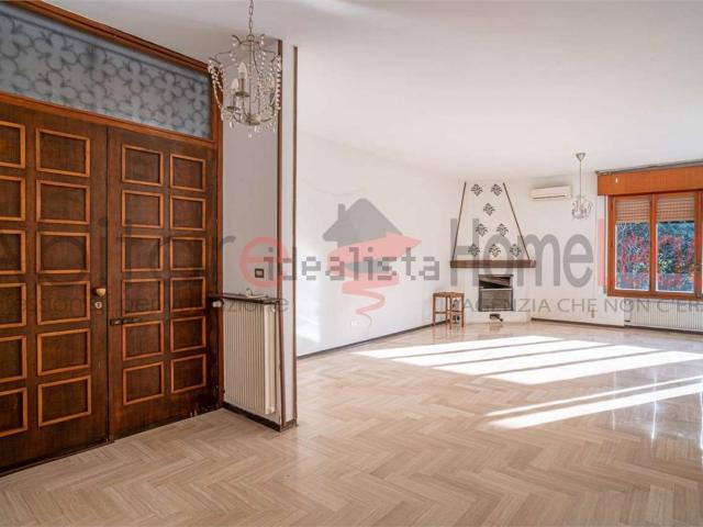 Case e ville in vendita di 285 m² in Via Planton, 7