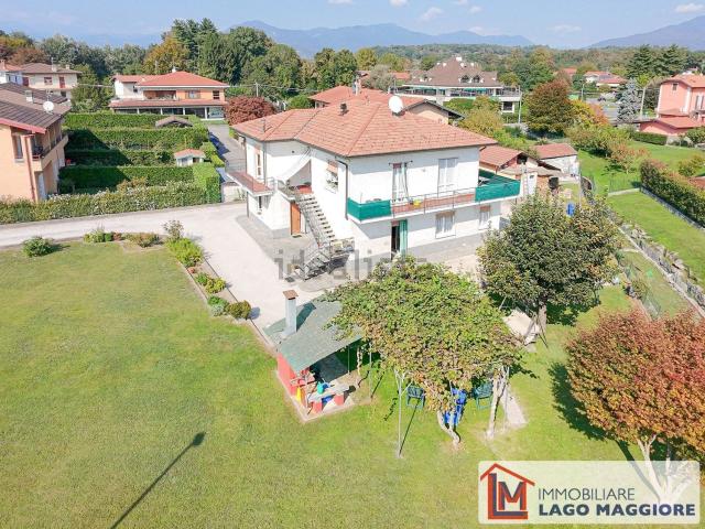 Case e ville in vendita di 285 m² in Via Varese