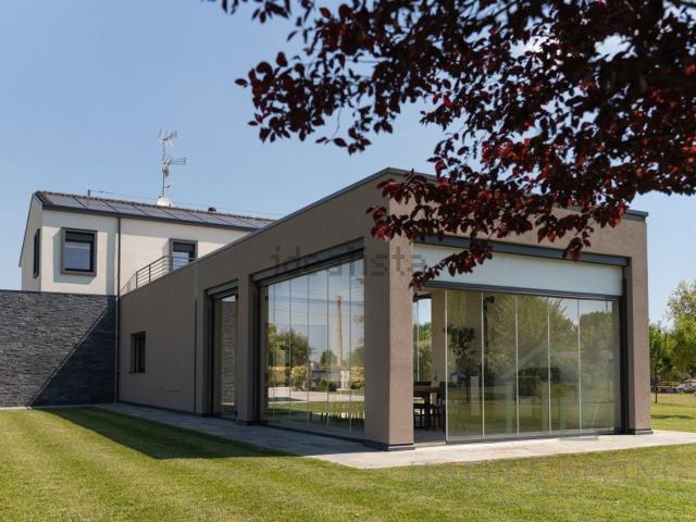 Case e ville in vendita di 285 m² in Borgo Sisa, 28