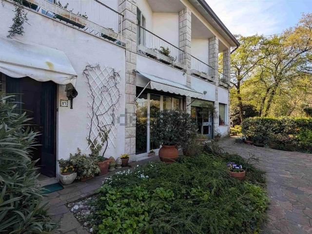 Case e ville in vendita di 285 m² in Frazione Sistiana