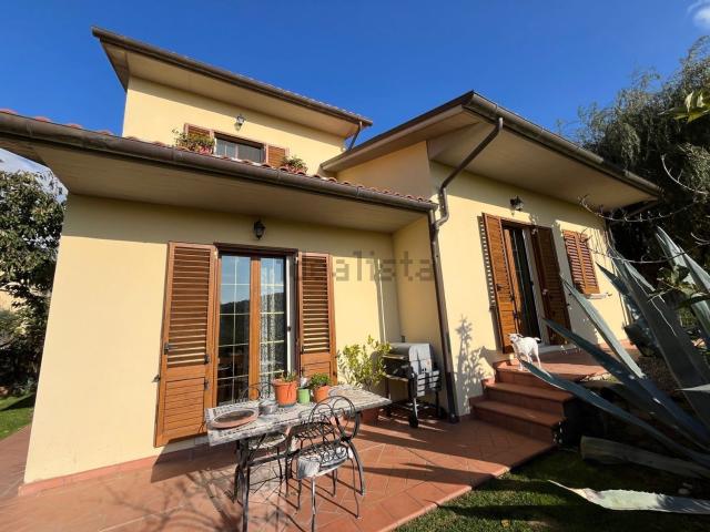 Case e ville in vendita di 285 m² in Località Montanare