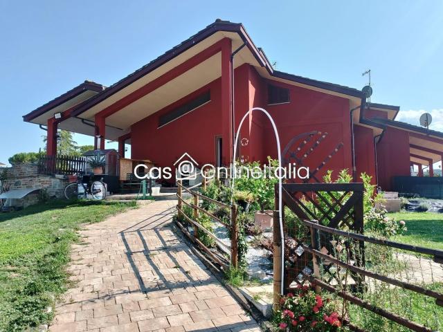 Case e ville in vendita di 285 m² in Strada Mugnano Poggio Montorio, 5