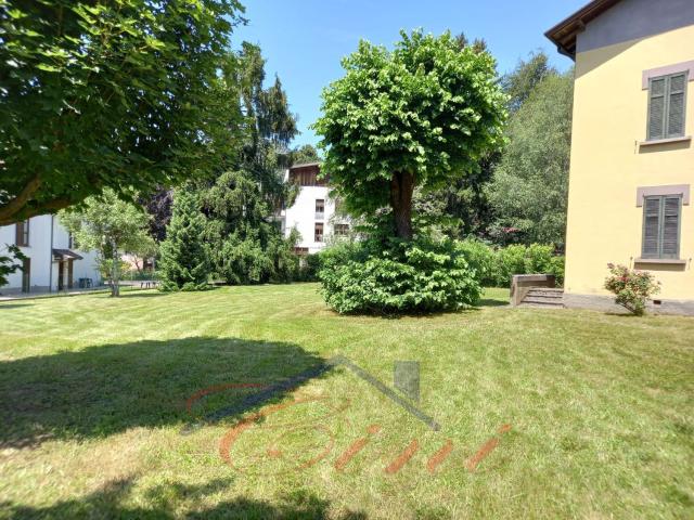 Case e ville in vendita di 286 m² in Via Martiri Patrioti Barziesi