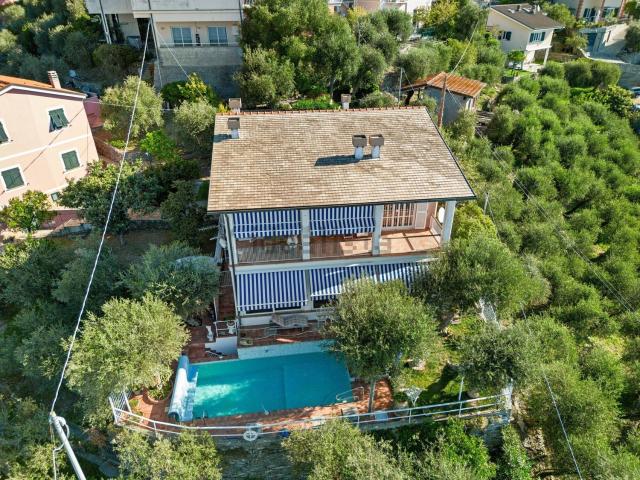 Case e ville in vendita di 286 m² in Via Sant&apos Andrea di Rovereto, 22
