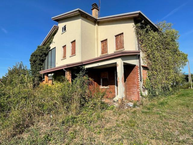 Case e ville in vendita di 286 m² in Via Schiavonia Conscio, 11