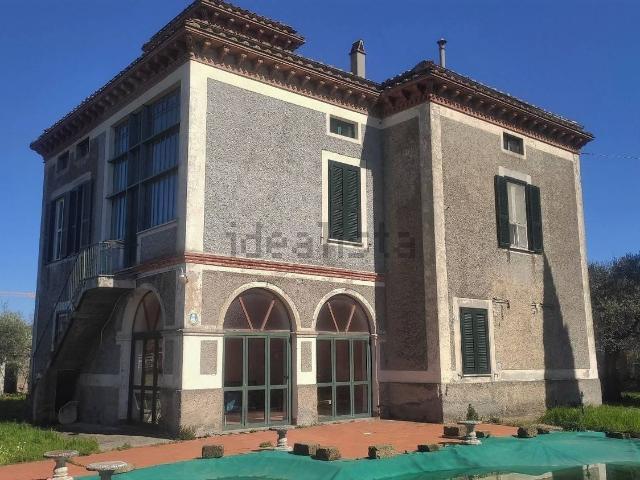 Case e ville in vendita di 286 m² in Via Rimembranze, 22