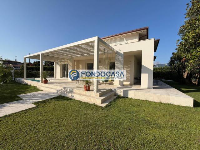 Case e ville in vendita di 286 m² in Via XX Settembre