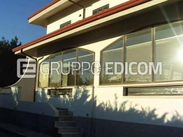 Case e ville in vendita di 286 m² in Viale Vincenzo Gattoleo