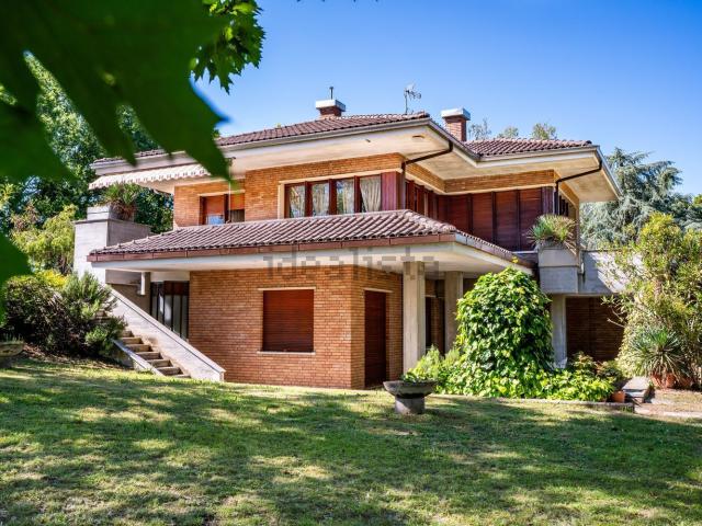 Case e ville in vendita di 286 m² in Strada Molinello Gazzolo, 15