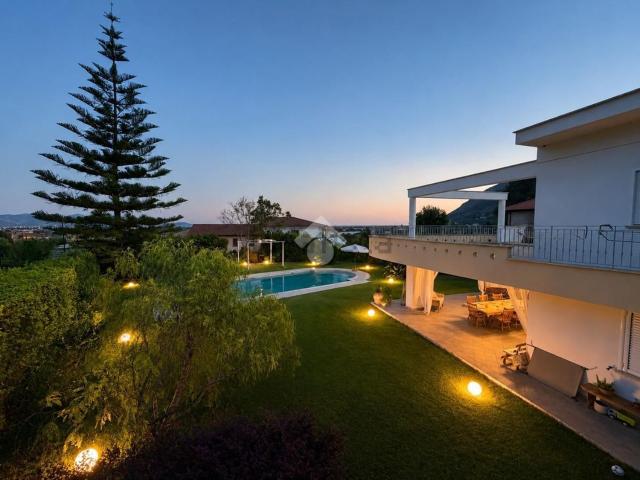 Case e ville in vendita di 287 m² in Via Colle Troiano, 39