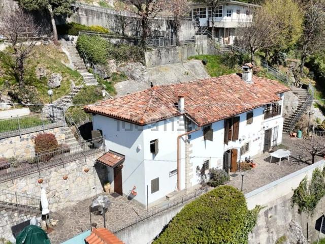 Case e ville in vendita di 287 m² in Via Carobais, 2