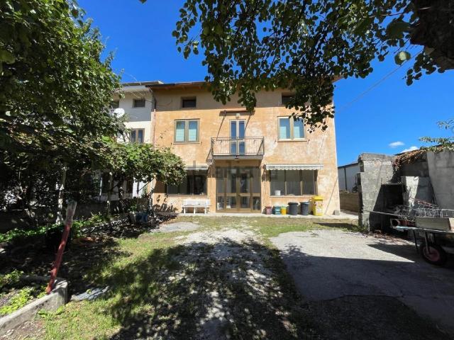 Case e ville in vendita di 287 m² in Via Giacomo Matteotti, 81