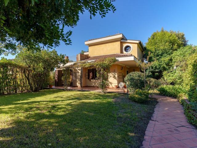 Case e ville in vendita di 287 m² in Via Dott.A.Barbagallo, 34