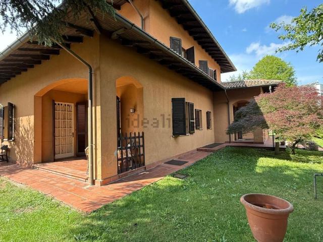 Case e ville in vendita di 287 m² in Via Luigi Einaudi
