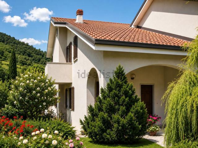 Case e ville in vendita di 287 m² in Strada Bardassano