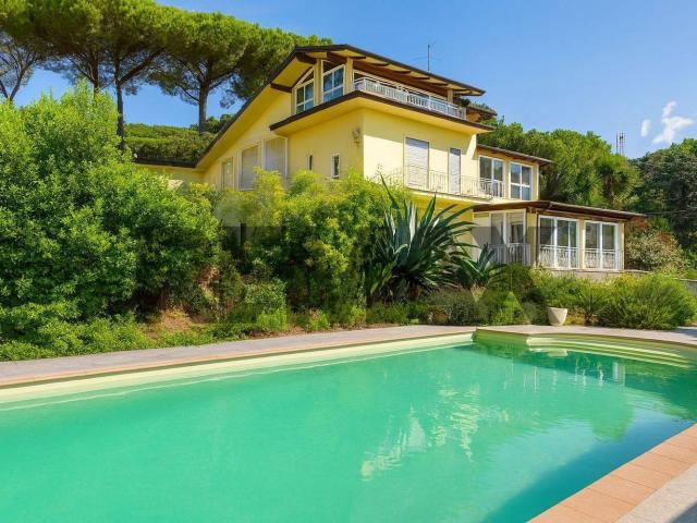 Case e ville in vendita di 288 m²