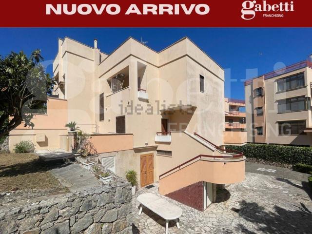 Case e ville in vendita di 288 m² in Via Calegna, 51