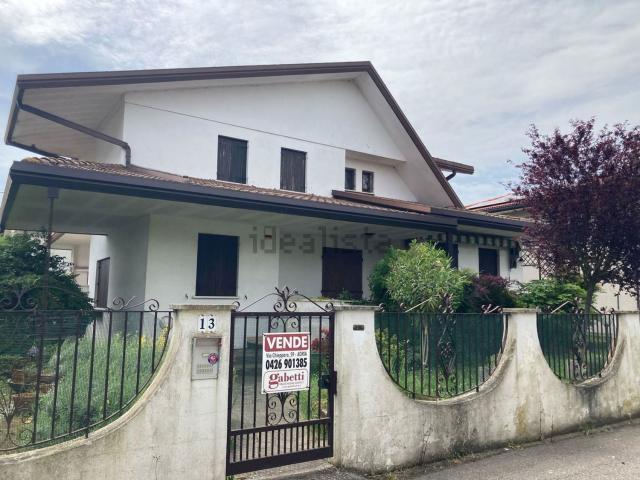 Case e ville in vendita di 288 m² in Via Chieppara