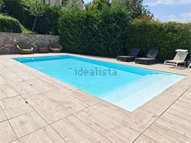 Case e ville in vendita di 288 m² in Via dei Pini