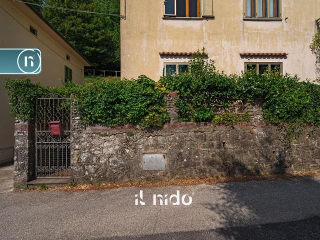 Case e ville in vendita di 288 m² in Via di Lastricci