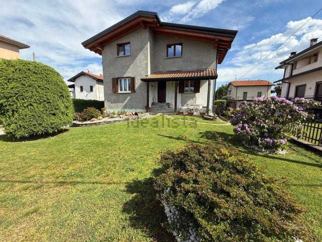 Case e ville in vendita di 288 m² in Via Montechiaro, 13