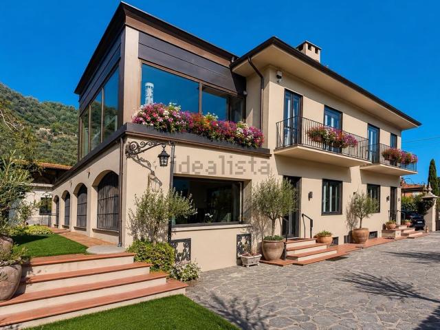 Case e ville in vendita di 288 m² in Via Nazionale