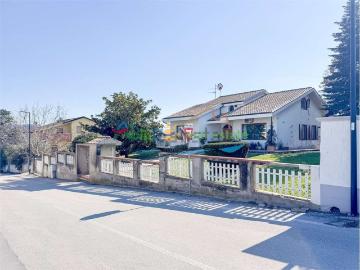 Case e ville in vendita di 288 m² in Via San Martino, 98