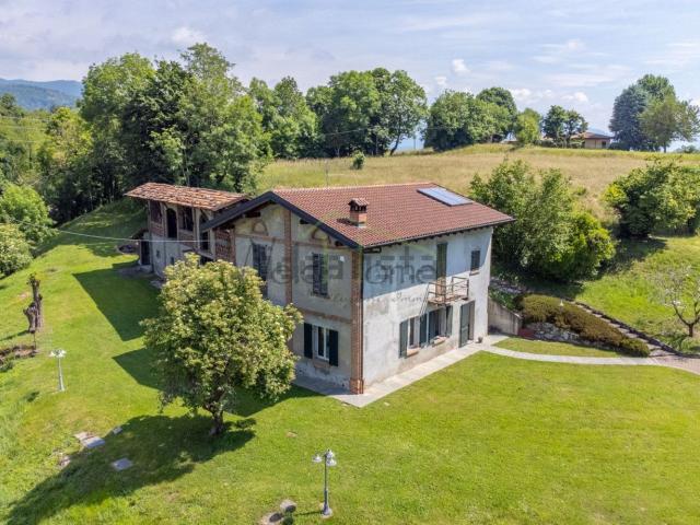 Case e ville in vendita di 288 m² in Via Saruggia, 125