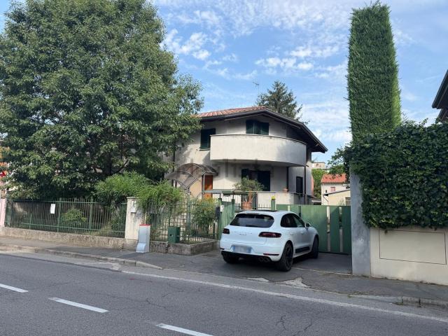 Case e ville in vendita di 288 m² in Via Padre Secchi, 11
