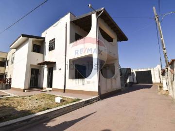 Case e ville in vendita di 288 m² in Via dei Pini, 44