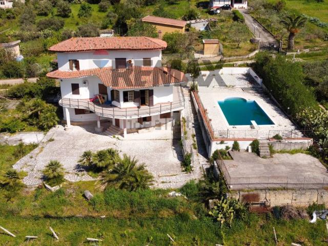 Case e ville in vendita di 288 m² in Contrada Mancusi