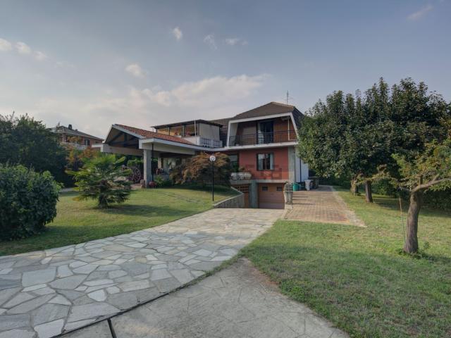 Case e ville in vendita di 289 m² in Via Giuseppe Di Vittorio, 32
