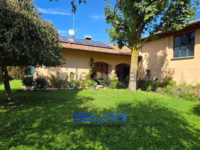Case e ville in vendita di 289 m² in Via Monticchie