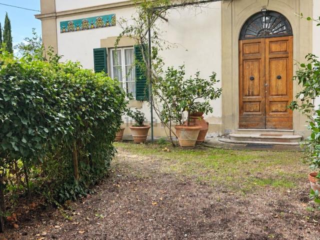 Case e ville in vendita di 289 m² in Viale del Poggio Imperiale