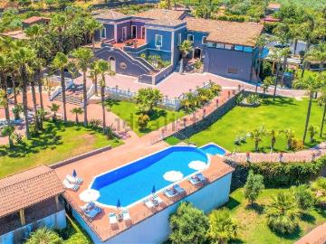 Case e ville in vendita di 2900 m²